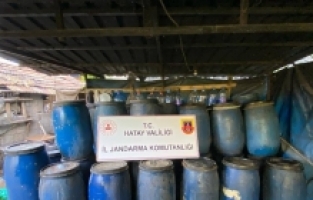 Hatay'da sahte içki operasyonunda 2 şüpheli yakalandı