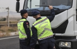 Jandarma 29 ilde ağır tonajlı araçları denetledi