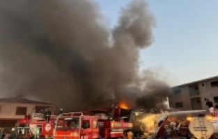 Kaş'ta beyaz eşya ve mobilya mağazasında yangın çıktı