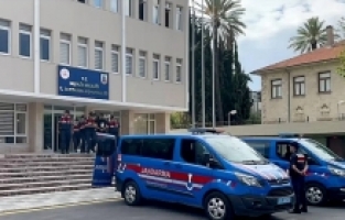 Mersin merkezli organize suç örgütü operasyonunda yakalanan 6 zanlı tutuklandı