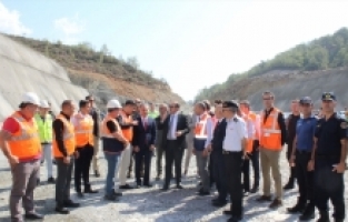 Mersin Valisi Pehlivan Akdeniz Sahil Yolu'nu inceledi