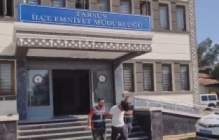 Mersin'de hafif ticari araçtan hırsızlık yapan 2 şüpheliden 1'i yakalandı