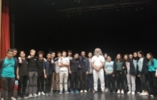 Mersin'de kariyer gününde öğrenciler oyuncu ve milli güreşçi Atilla Güzel'le buluştu