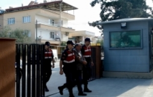 Mersin'de komşusunu av tüfeğiyle öldürdüğü iddia edilen zanlı tutuklandı