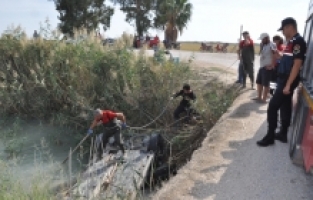 Mersin'de sulama kanalına devrilen cipin sürücüsü öldü