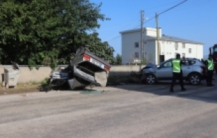 Osmaniye'de çarpışan 2 otomobildeki 3 kişi yaralandı