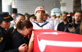 Şehit Uzman Çavuş Mehmet Emre Teke'nin cenazesi Mersin'de defnedildi