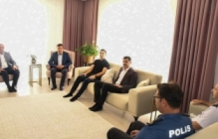 Serik Kaymakamı Şahin, kavgada yaralanan 2 jandarma personelini ziyaret etti