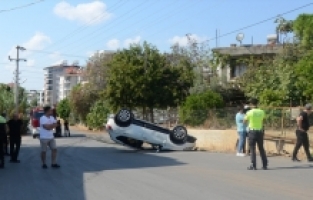 Serik'te takla atan otomobildeki 2 kişi yaralandı