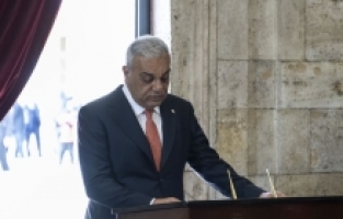 Toyota Türkiye heyeti Cumhuriyet'in 100. yılı kapsamında Anıtkabir'i ziyaret etti