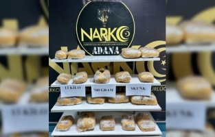 Adana'da çekyata gizlenmiş 13 kilo 700 gram skunk ele geçirildi