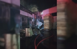 Adana'da iş yerinde çıkan yangın söndürüldü