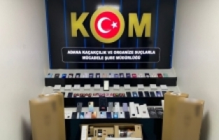 Adana'da kaçakçılık operasyonunda 12 zanlı yakalandı