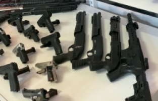 Adana'da polisin uygulamalarında ruhsatsız 71 silah ele geçirildi