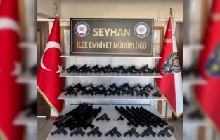 Adana'da ruhsatsız 63 silah ele geçirildi