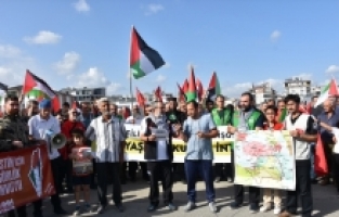 Antalya İHH üyeleri İncirlik Üssü'ne gitmek için kentten konvoyla yola çıktı