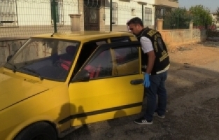 Antalya'da bir otomobil, paspasının altına bırakılan yedek anahtarla çalındı