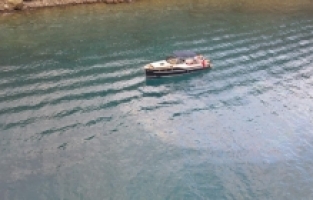 Antalya'da denizi kirleten tekne seferden men edildi