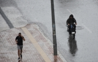 Antalya'da sağanak etkili oluyor