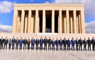 ASELSAN heyeti şirketin 48. kuruluş yıl dönümünde Anıtkabir'i ziyaret etti