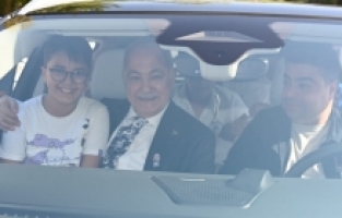 Başkan Kara, öğrencileri Togg ile gezdirdi