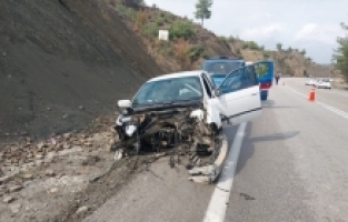 Burdur'da 3 otomobilin karıştığı kazada 5 kişi yaralandı