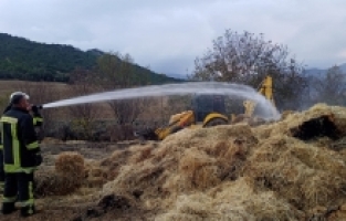 Burdur'da çıkan yangında  35 ton saman balyası yandı