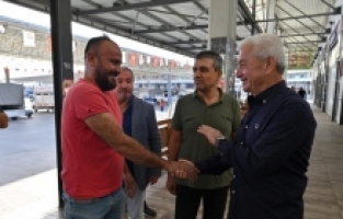 Finike Belediye Başkanı Geyikçi toptancı halini ziyaret etti