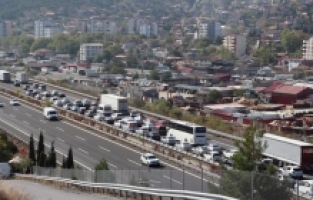 İHH'nin “Filistin İçin Özgürlük Konvoyu“ Adana'daki İncirlik Üssü önüne geldi