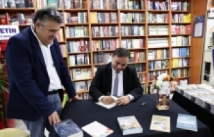 İletişimci ve yazar Çetin Oranlı, yeni kitabı için imza günü düzenledi