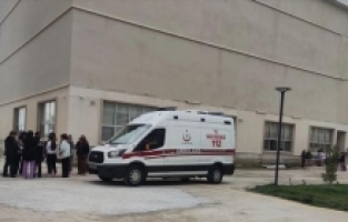 Isparta'da gıda zehirlenmesi şüphesiyle 90 öğrenci hastanelere başvurdu