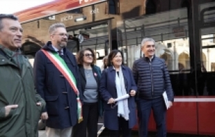 Karsan, Bologna'da hizmet verecek e-ATA otobüslerinin teslimatına başladı