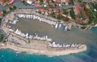 Kaş'ta yağmurun ardından denizin rengi değişti