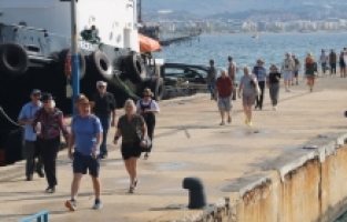 Kruvaziyer “Seven Seas Navigator“ Alanya Limanı'na demirledi