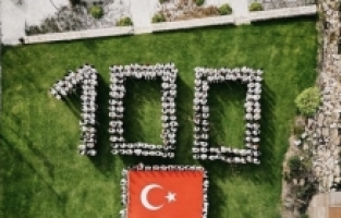 Medikal estetik hekimlerinden 100. Yıl koreografisi