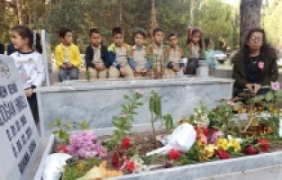 Osmaniye'de depremde ölen öğretmen mezarı başında anıldı