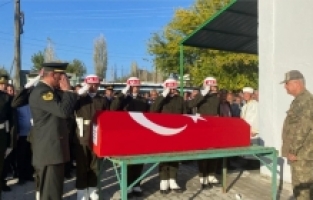 Trafik kazasında hayatını kaybeden Sözleşmeli Er Çağlar, Kahramanmaraş'ta toprağa verildi