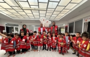 Türk Kızılay gönüllüleri Dörtyol'da öğrencilerle buluştu