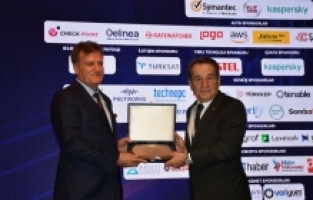 Türkiye'deki bilişim ve dijital dönüşüm Antalya'da masaya yatırılıyor