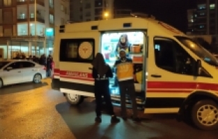 Adana'da otomobille çarpışan motosikletteki 2 kişi yaralandı