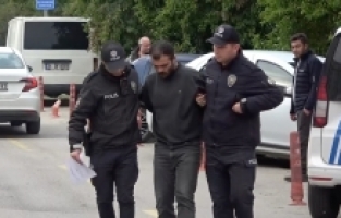 Adana'da bağırarak çevreye rahatsızlık veren ve ruhsatsız silahla yakalanan zanlı tutuklandı