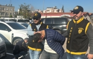 Adana'da şüphe üzerine durdurulan taksiden 3 ruhsatsız silah çıktı