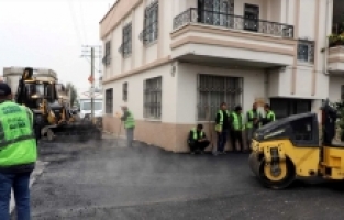 Akdeniz'de asfalt çalışmaları devam ediyor