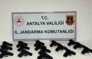 Antalya'da 16 ruhsatsız tabanca ele geçirildi