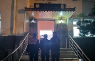 Antalya'da çeşitli suçlardan aranan bir kişi tutuklandı