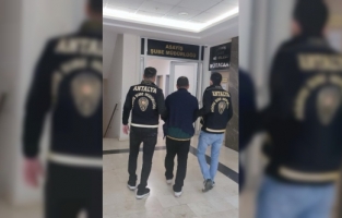Antalya'da çeşitli suçlardan aranan bir zanlı tutuklandı