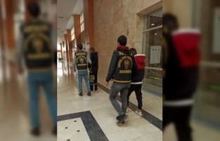 Antalya'da dolandırıcılık şüphelisi 2 kişi yakalandı