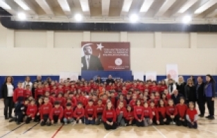 Antalya'da ilkokul ve ortaokul öğrencileri sporla buluşturuluyor