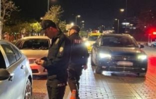 Antalya'da korsan taksi sürücüsüne ve yolcularına ceza yazıldı