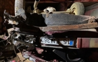 Burdur'da dere yatağına düşen otomobildeki 3 kişi yaralandı